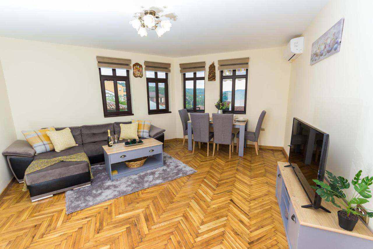 Apartment Zdravets, In The Heart Of The Old City Veliko Tárnovo Exterior foto